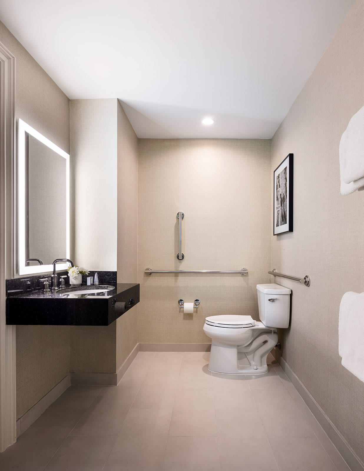Shelburne Hotel & Suites Accessible Bathroom